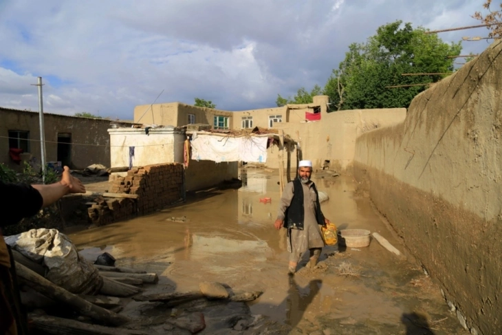 Të paktën 30 persona e kanë humbur jetën nga përmbytjet në Afganistan