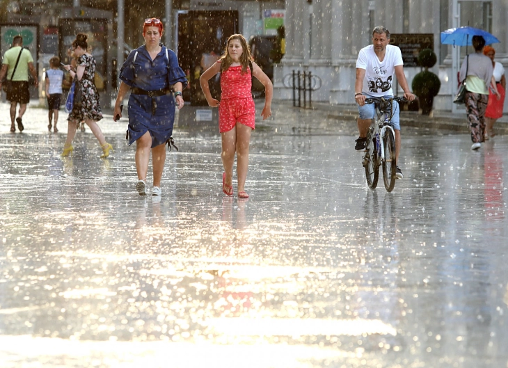 Më ngrohtë në Gjevgjeli dhe Dojran, më së shumti reshje shiu në Shkup - Petrovec