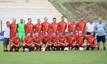 Македонските ветерани одиграа пријателски фудбалски натпревар со Косово во чест на Фадиљ Вокри