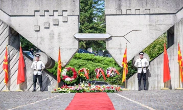 Delegations lay flowers at monument of 1963 Skopje earthquake victims
