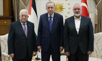 Ердоган ги седна на маса палестинскиот претседател, Махмуд Абас, и лидерот на Хамас, Исмаил Ханија