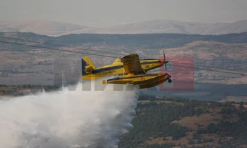 „Ер трактор“ на ДЗС интервенира на пожарот кај Неготино