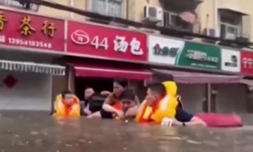 Mijëra njerëz evakuohen në Pekin për shkak të tajfunit Doksuri