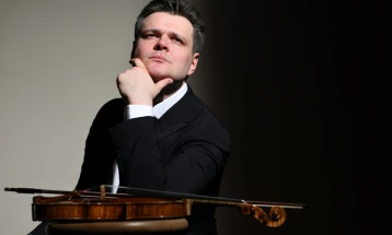 Црногорскиот виртуоз на виолина Роман Симовиќ вечерва на „Охридско лето“