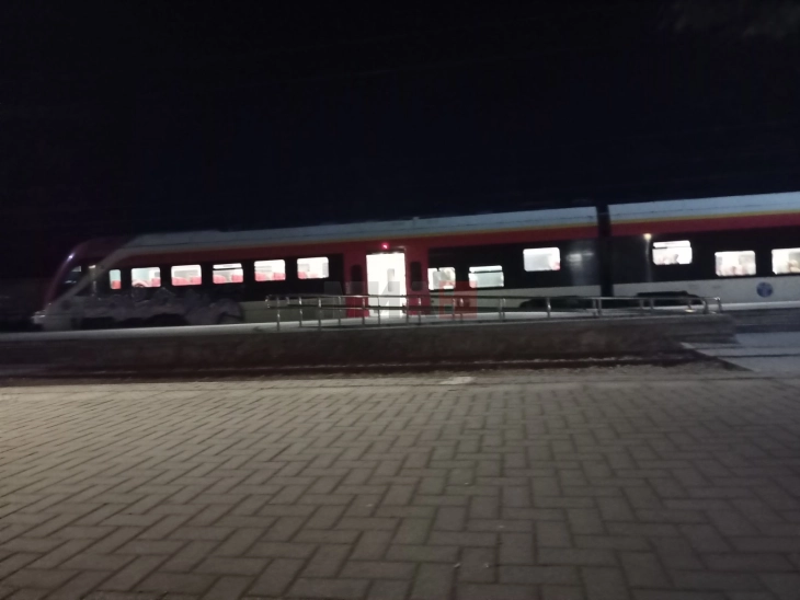 Поради проширување на шините на станицата Клисура вечерва возот од Гевгелија за Скопје каснеше два часа