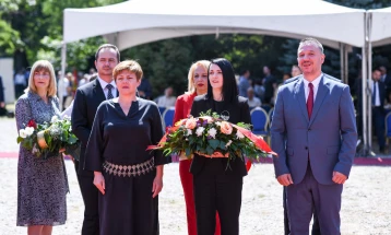 Делегација на СДСМ по повод Денот на Републиката оддаде почит на Пелинце 