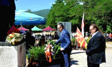 Владина делегација по повод Денот на Републиката - Илинден положи цвеќе на трите спомен обележја во Смилево