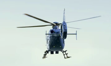 Холандскиот параглајдерист со хеликоптер се транспортира за Скопје, ќе го преземе медицински тим