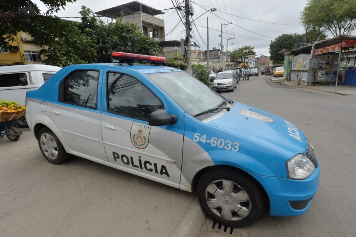 Во рација во Рио де Жанеиро девет лица загинаа, двајца полицајци се ранети
