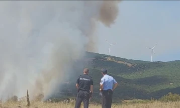 Zjarri në Bogdanc ende është aktiv, në shuarjen e tij marrin pjesë dy aeroplanë 