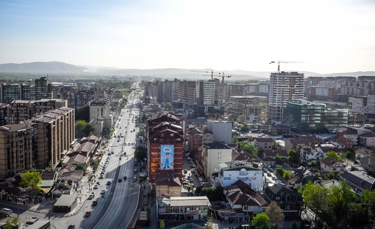 Një person ka humbur jetën, ndërsa 17 të tjerë janë plagosur nga të shtënat me armë zjarri në një restorant në qendër të Prishtinës