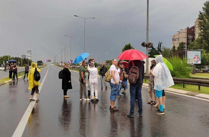 Четиринаесетти протест „Србија против насилството“ во Белград со блокада на мостот Газела