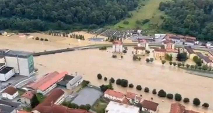 Central European floods result in six deaths, hundreds of landslides