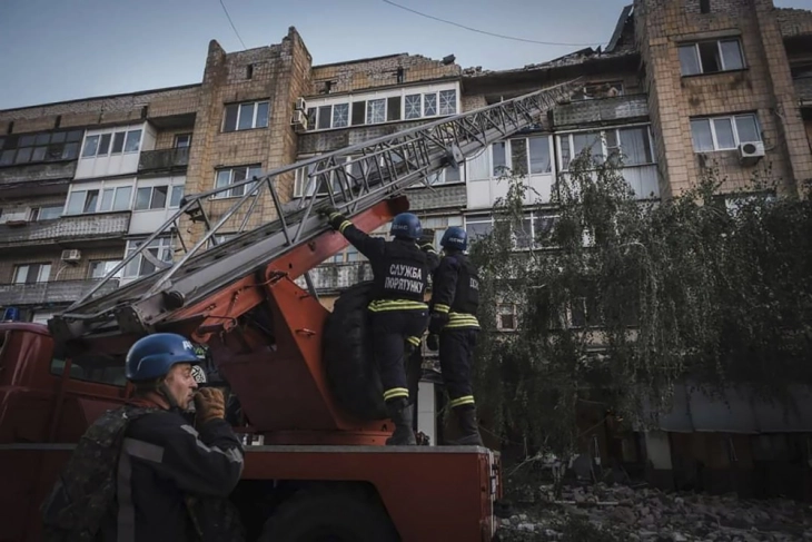 Петмина загинати и 18 ранети во руски ракетен напад врз градот Покровск, на истокот од Украина