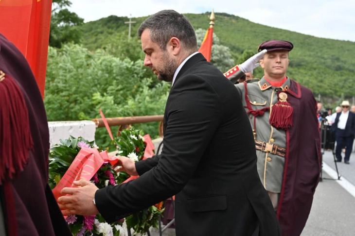 Претставник од Кабинетот на Претседателот оддаде почит на 10-те армиски резервисти загинати кај Карпалак
