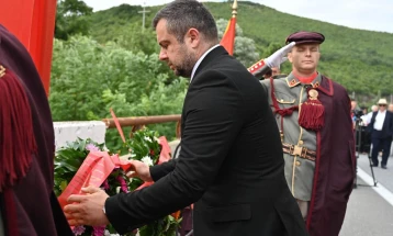 Претставник од Кабинетот на Претседателот оддаде почит на 10-те армиски резервисти загинати кај Карпалак