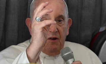Папа Франциск: Вештачката интелигенција има нарушувачки можности и амбивалентни ефекти