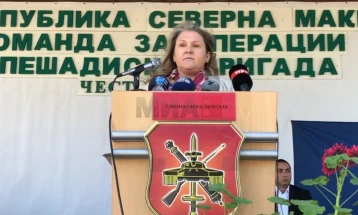 Петровска во посета на војниците кои ќе заминат за Словенија во помош за справување на поплавите (во живо)
