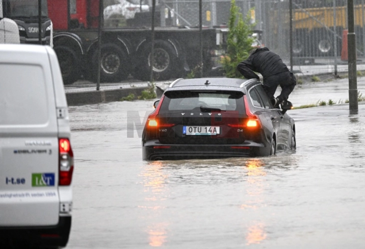Бурата Ханс продолжува да предизвикува сериозни штети во северна Европа