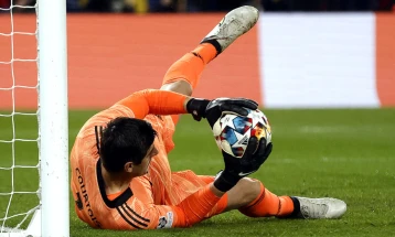 Real keeper Courtois set for surgery after suffering ACL injury