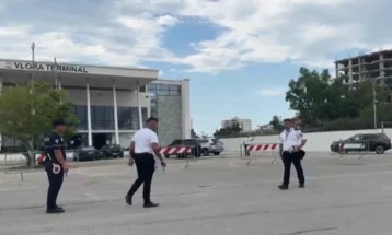 Bler me helikopter ateroi në qytetin shqiptarë Himarë,  Meloni pasdite me traget mbërriti në Vlorë