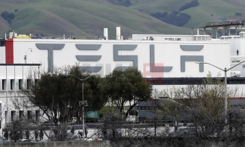 „Тесла“ пушти поевтини верзии на пазарот во САД