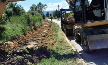 Се чистат каналите на водотеците во Берово