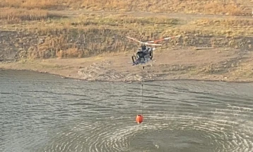 Два хеликоптери на МВР учествуваа во локализирање на пожарот во Кочанско со исфрлени 56 тони вода