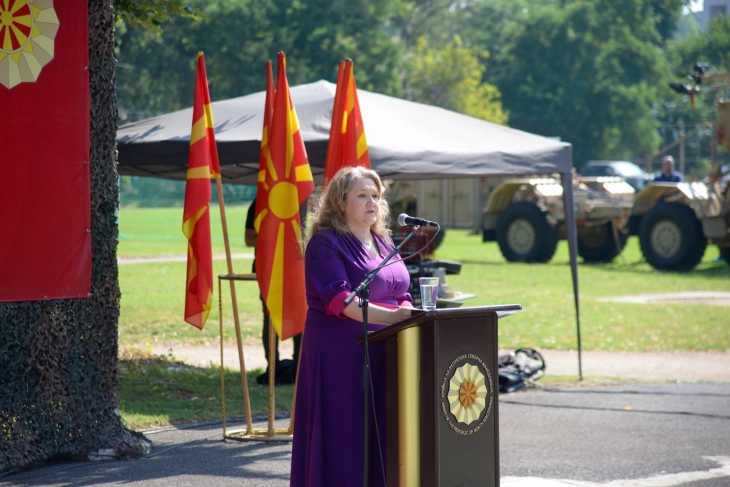 Të punësuarit e mbrojtjes dhe pjesëtarët e Armatës festuan përvjetorin e 31-të të Armatës