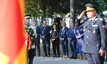 Gov’t delegation lays wreaths at Partisan Cemeteries on Army Day