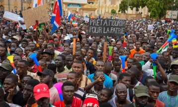 Mijëra njerëz morën pjesë në Niamej në demonstratat në mbështetje të ushtrisë së Nigerit