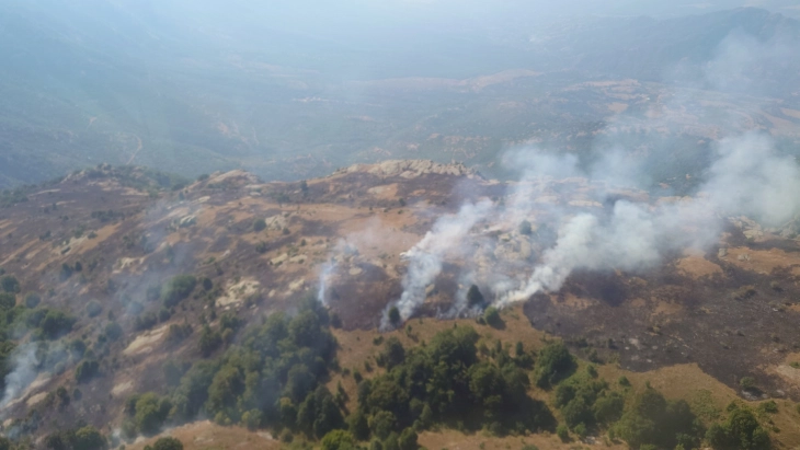 Një helikopter i MPB-së do ta shuajë zjarrin mbi fshatin Vranovc i Epërm