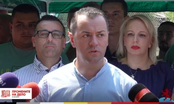 Стефковски: Планираме асфалтирање на повеќе од 40 улици, почнаа градежните активности за спортски терен во Ченто