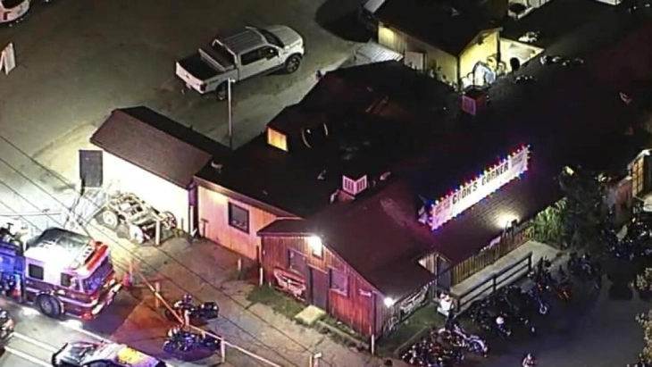 Тројца загинати во престрелка во бајкерски бар во Калифорнија 