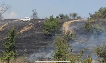 Ангажирани два полициски хеликоптера поради разгорување на пожарот кај Ајватовци