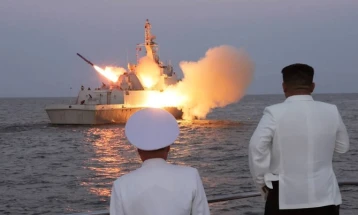 Ким Џонг-ун бара посилна воена морнарица, зборува за закана од нуклеарна војна