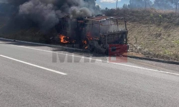 Autobusi i cili u përfshi në flakë afër Strazhës ka qarkulluar në relacionin Shkup - Ohër