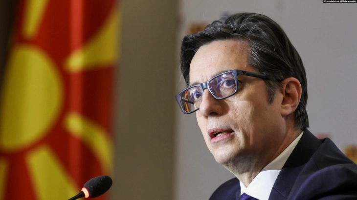 Pendarovski: Dekretet që i nënshkrova nuk kanë të bëjnë me marrëveshjen mes Qeverisë dhe 