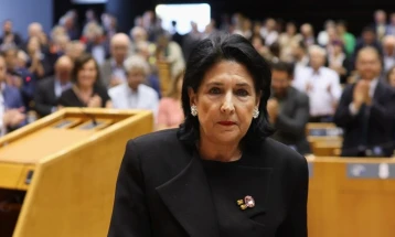 На грузиската претседателка и се заканува отповикување поради нејзиното патување во ЕУ