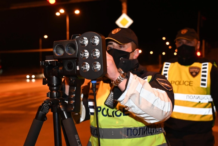 Sanksionohen 136  shoferë në Shkup, 60 për ngasje të shpejtë