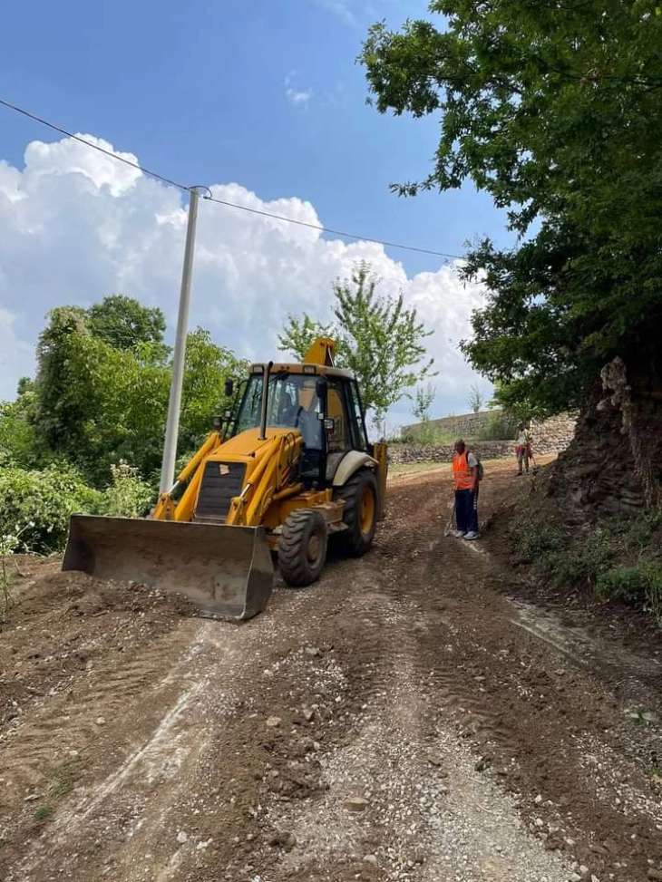 Македонците од село Оржаново во областа Голо Брдо со нов пат што ги поврзува со главниот пат за Острени