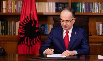 Presidenti shqiptar Begaj e nënshkroi dekretin për ministrat e ri