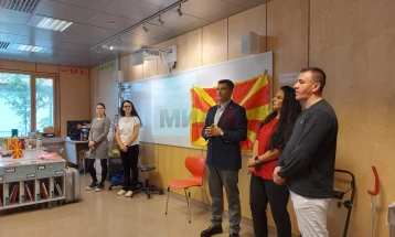 Амбасадорот Дритон Куќи присуствуваше на првиот час по македонски јазик во Норвешка