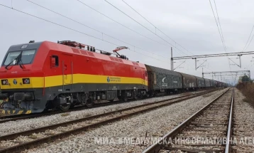 QMK: Ka humbur jetën një emigrant nga goditja elektrike në një çati treni në Gradsko
