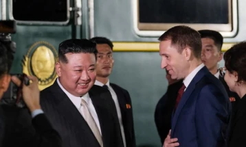 Kim Xhong-un arriti për vizitë në Rusi