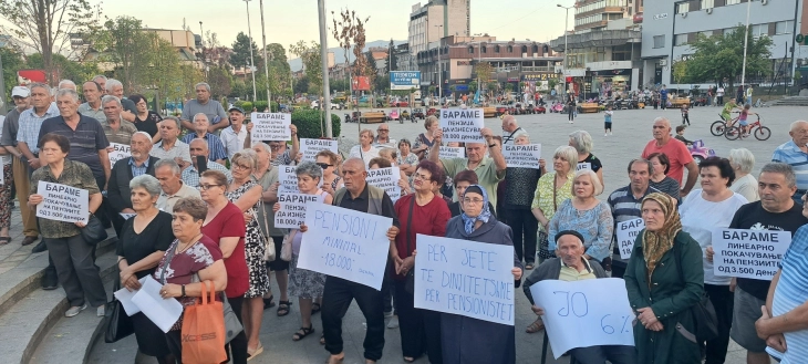 Тетовските пензионери на протест побараа линеарно зголемување на пензиите