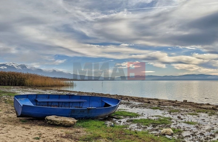 Ulet niveli i ujit në liqenin e Prespës dhe Dojranit 