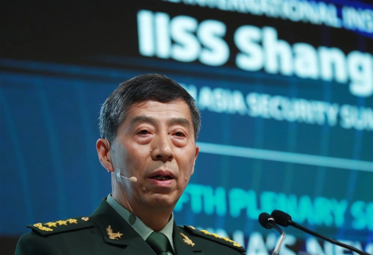 Медиуми: Кинескиот министер за одбрана под истрага, сменет од функцијата