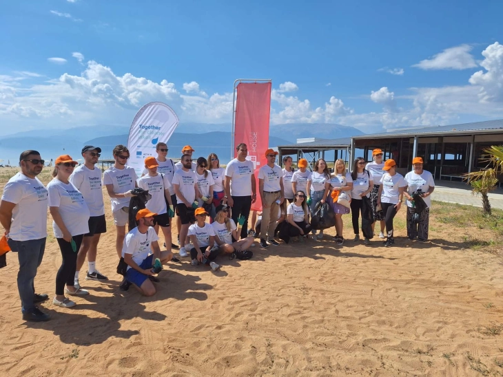 Акција за чистење на плажите на Преспанско Езеро