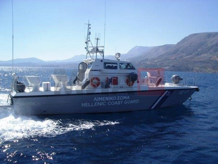 Në tre raste të ndara në afërsi të ishullit grek Lesbos janë shpëtuar mbi 100 refugjatë dhe emigrantë